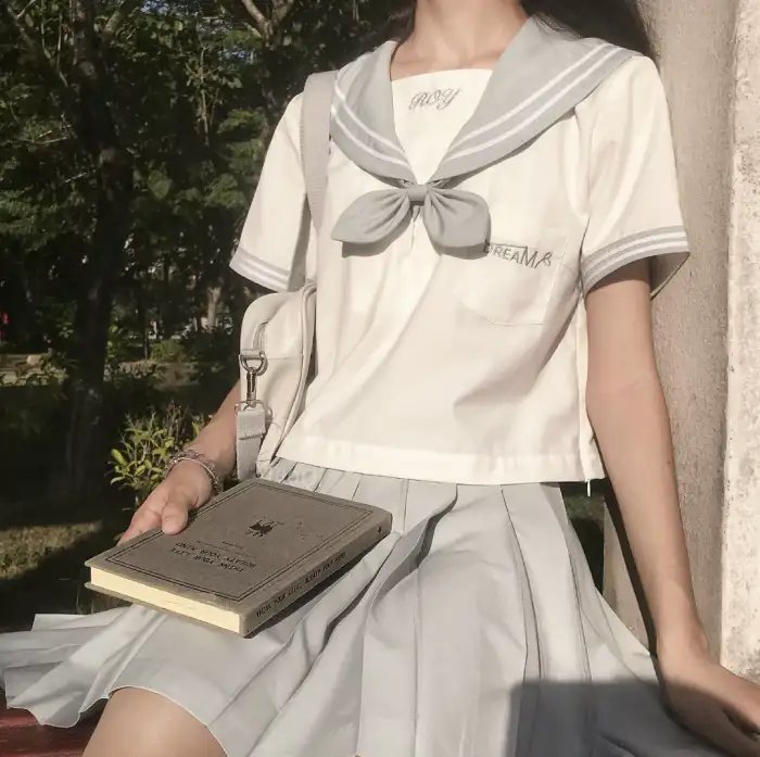 爱在心里口难开